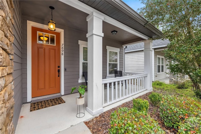 entrance to property featuring covered porch