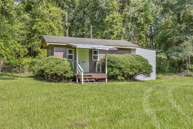 view of front of house with a front lawn