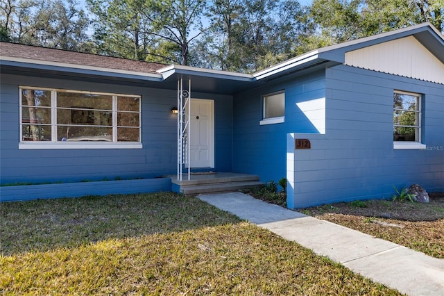 view of front of house with a front yard