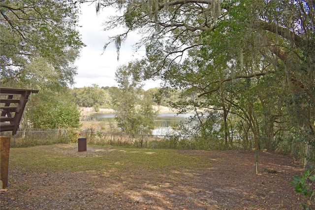 view of yard featuring a water view