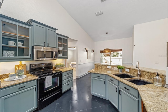 kitchen with visible vents, lofted ceiling, stainless steel microwave, black range with electric stovetop, and a sink