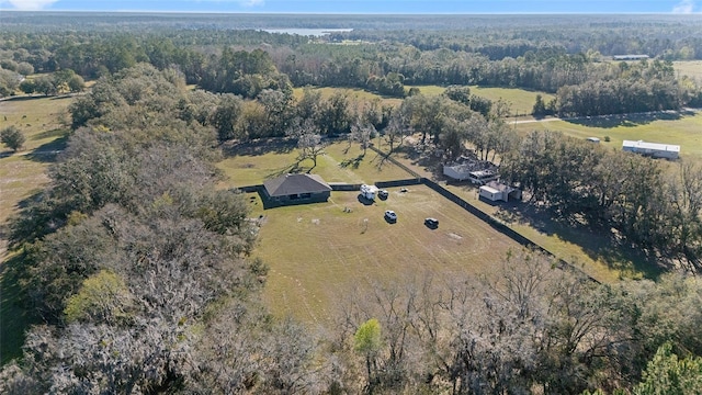 birds eye view of property featuring a forest view