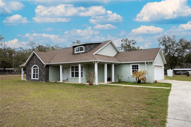 view of front facade featuring a garage and a front yard