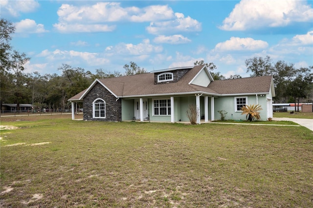 view of front facade with a front yard