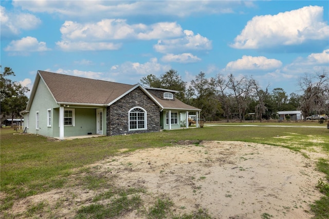 view of front of property with a front yard