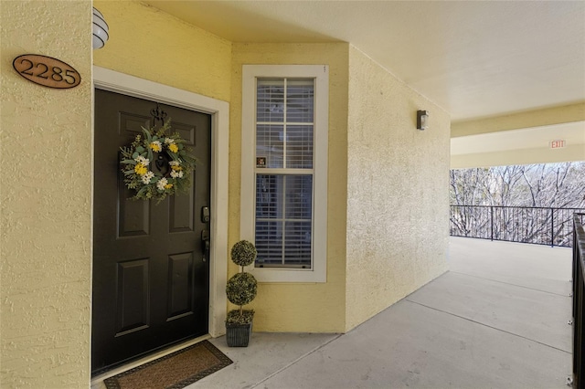 property entrance with stucco siding