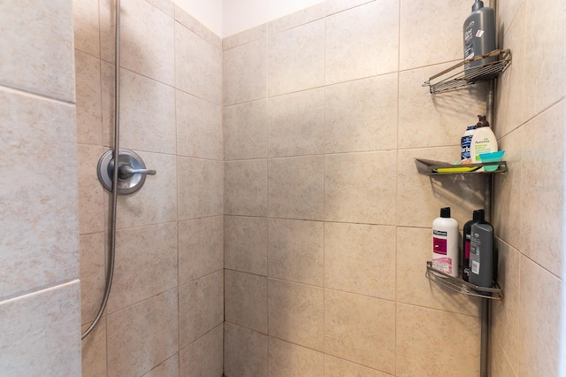 bathroom with a tile shower