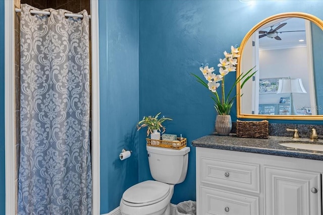 full bathroom with toilet, ornamental molding, a ceiling fan, vanity, and a shower with curtain