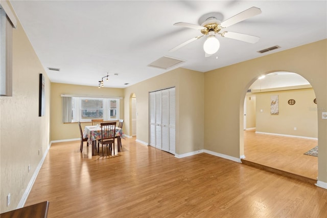 dining room featuring light hardwood / wood-style floors and ceiling fan