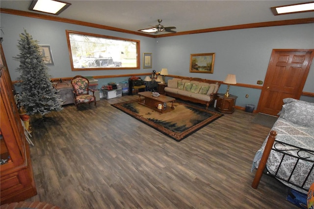 living room featuring ornamental molding, dark hardwood / wood-style floors, and ceiling fan