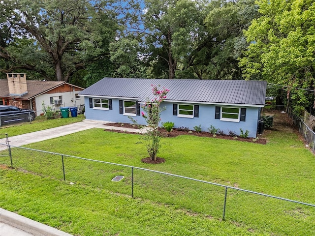 single story home featuring a front yard