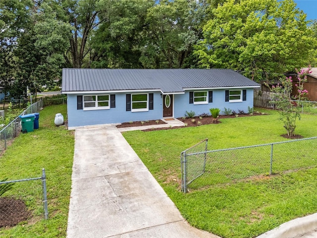 ranch-style house featuring a front yard