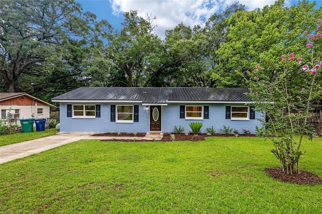 ranch-style home with a front yard