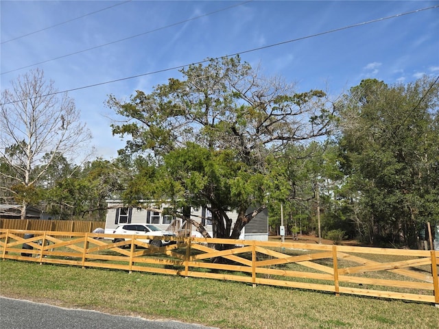 view of front facade with a fenced front yard