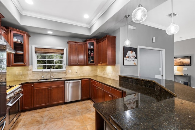 kitchen featuring visible vents, a sink, stainless steel appliances, crown molding, and decorative light fixtures