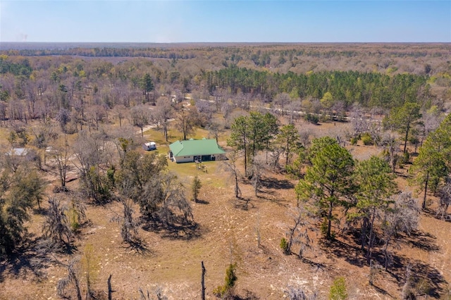 birds eye view of property featuring a forest view