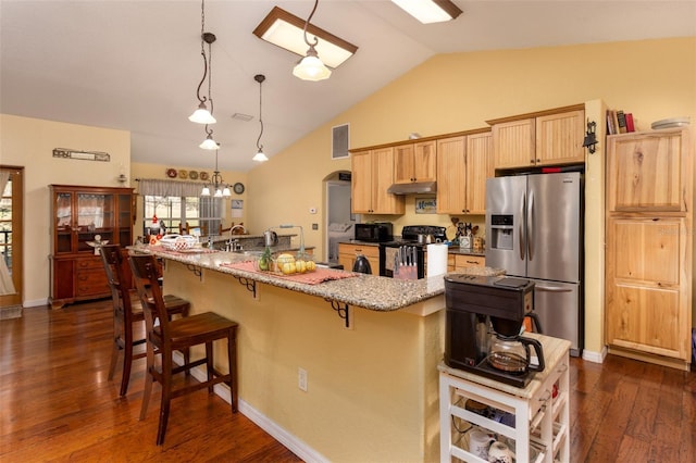 kitchen featuring visible vents, stainless steel fridge with ice dispenser, arched walkways, electric range oven, and under cabinet range hood