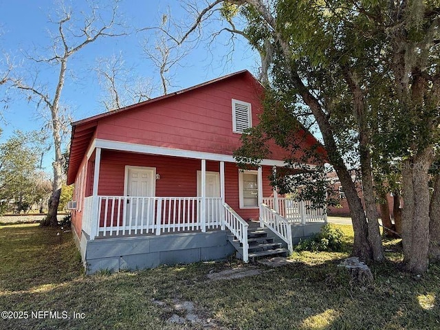 view of front facade with a porch and a front yard