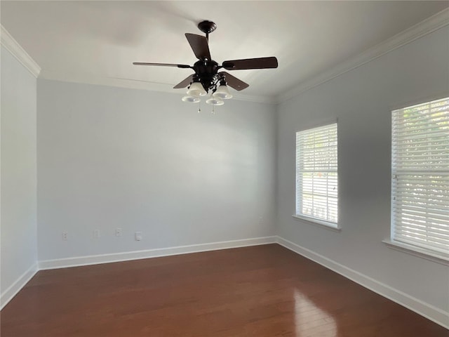 empty room with dark wood-style floors, baseboards, ornamental molding, and ceiling fan