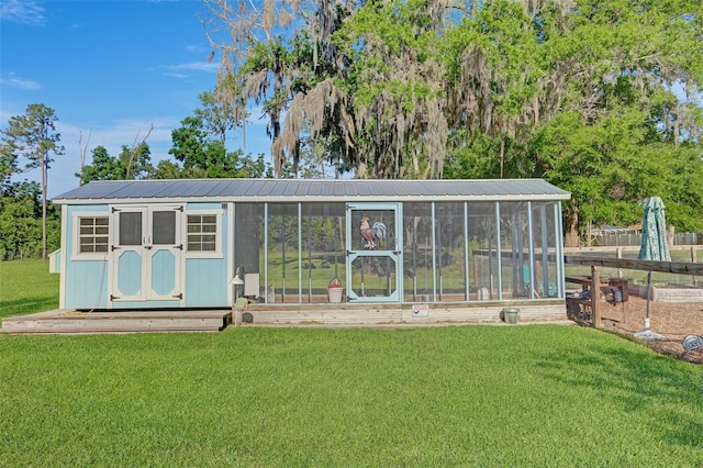 view of outdoor structure featuring an outdoor structure