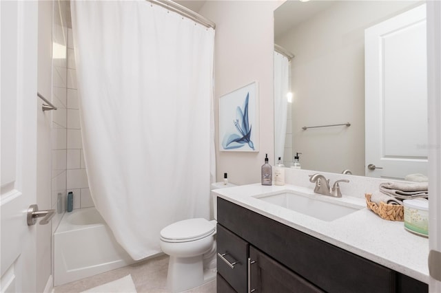 full bath with shower / bath combination with curtain, vanity, and toilet