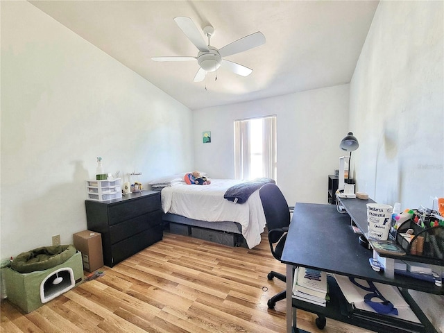 bedroom featuring light wood finished floors and a ceiling fan