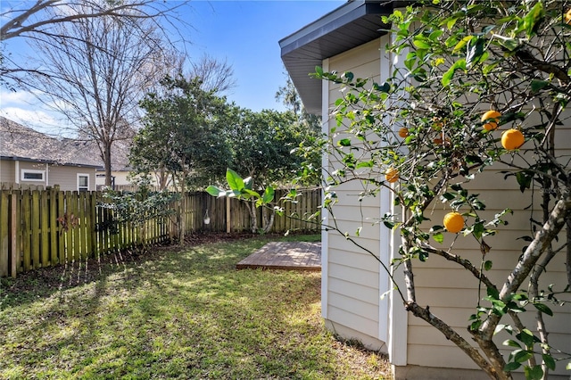 view of yard featuring fence