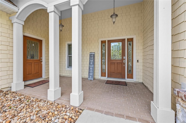 entrance to property featuring covered porch