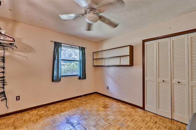 unfurnished bedroom featuring a textured ceiling, a closet, a ceiling fan, and baseboards