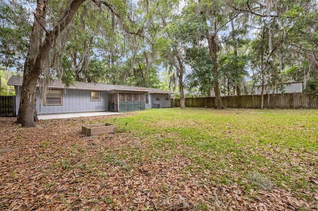 view of yard featuring a fenced backyard