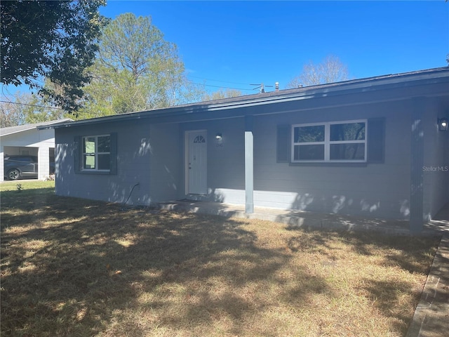 view of front of house featuring a front yard