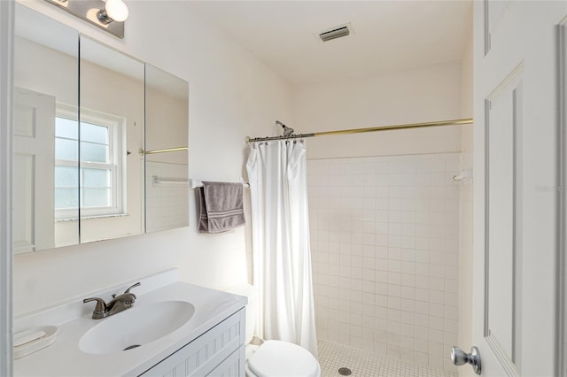 full bathroom featuring visible vents, toilet, a shower stall, and vanity