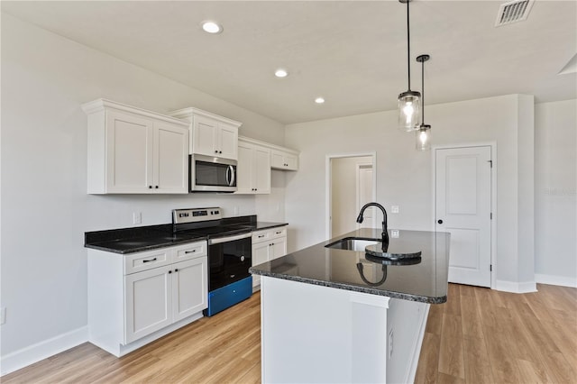 kitchen featuring light wood-type flooring, visible vents, stainless steel appliances, and a sink