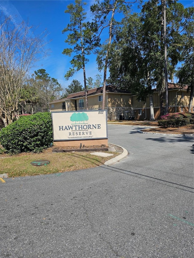 view of community / neighborhood sign