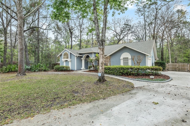 view of front of home featuring fence and driveway