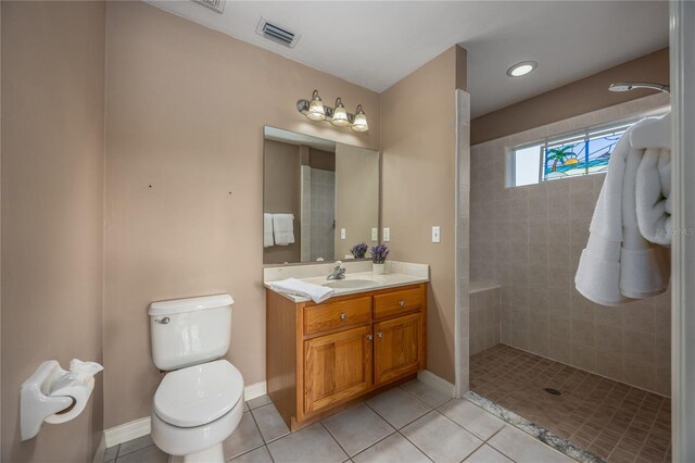 full bathroom featuring baseboards, visible vents, tiled shower, tile patterned floors, and toilet