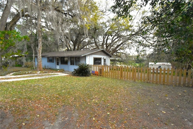 view of front of property featuring fence