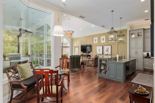 interior space featuring visible vents, gray cabinets, dark wood-type flooring, and a sink