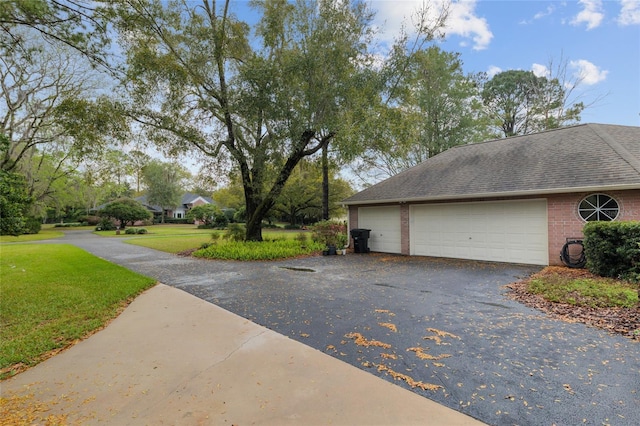 view of detached garage