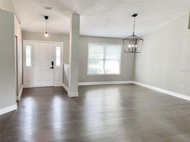 entryway featuring visible vents, dark wood finished floors, a notable chandelier, and baseboards