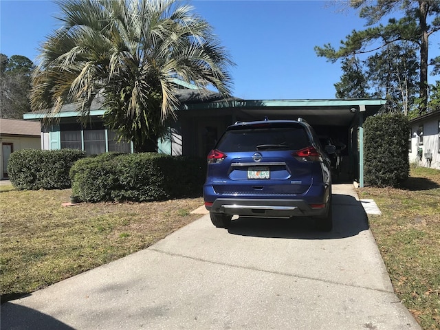 view of vehicle parking featuring a carport and concrete driveway