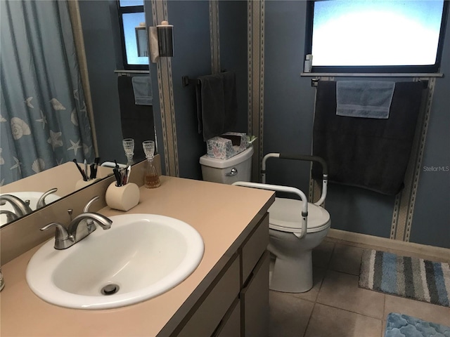 full bathroom featuring toilet, tile patterned flooring, a shower with shower curtain, and vanity