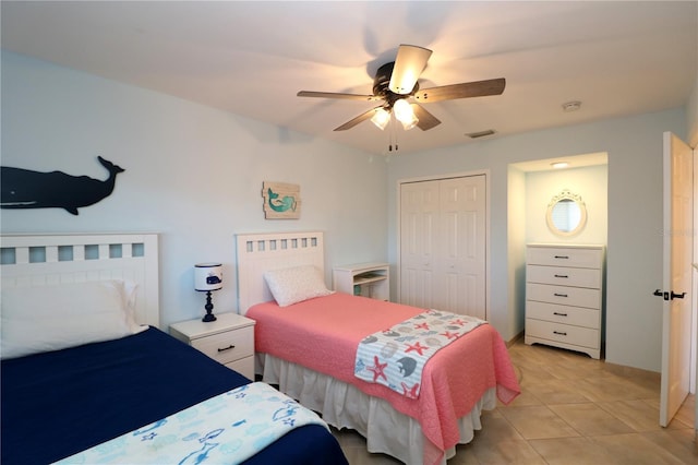 bedroom with ceiling fan, a closet, light tile patterned flooring, and visible vents