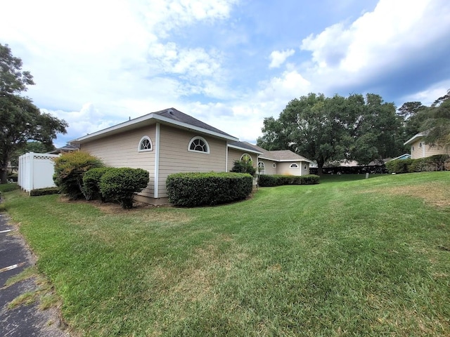 view of side of property featuring a lawn