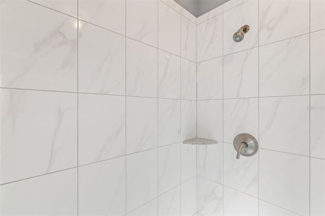 details featuring a tile shower