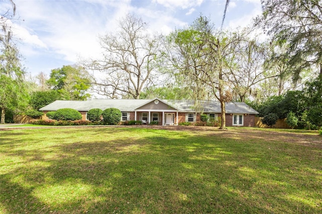 single story home featuring brick siding and a front yard