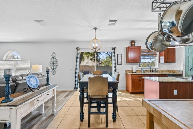 kitchen with visible vents, a chandelier, a textured ceiling, and light tile patterned flooring