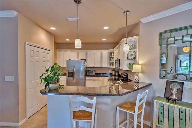 kitchen featuring light tile patterned floors, recessed lighting, visible vents, appliances with stainless steel finishes, and a peninsula