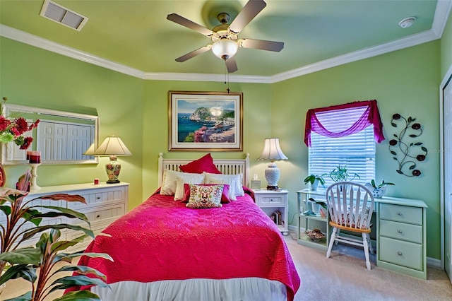 bedroom featuring light carpet, visible vents, baseboards, ceiling fan, and ornamental molding