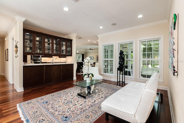 bar featuring crown molding, dark wood finished floors, recessed lighting, ceiling fan, and baseboards